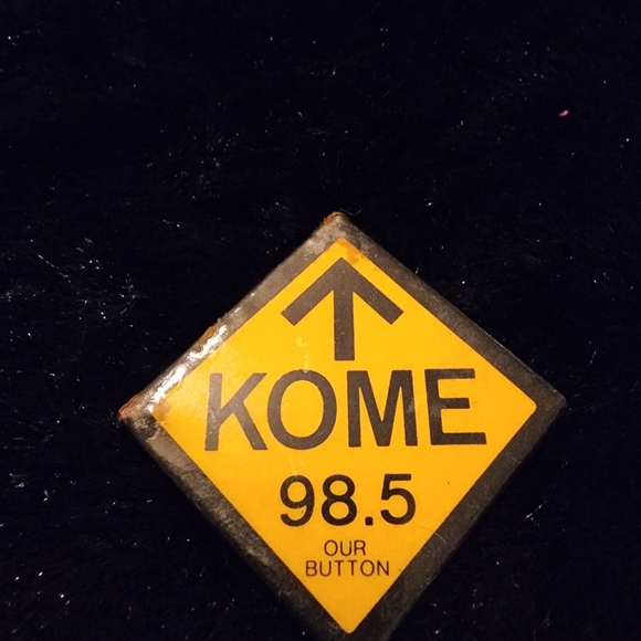 Vintage button pin bundle - Picture 2 of 5